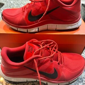 Nike University Red Black-White Trainer Box Label